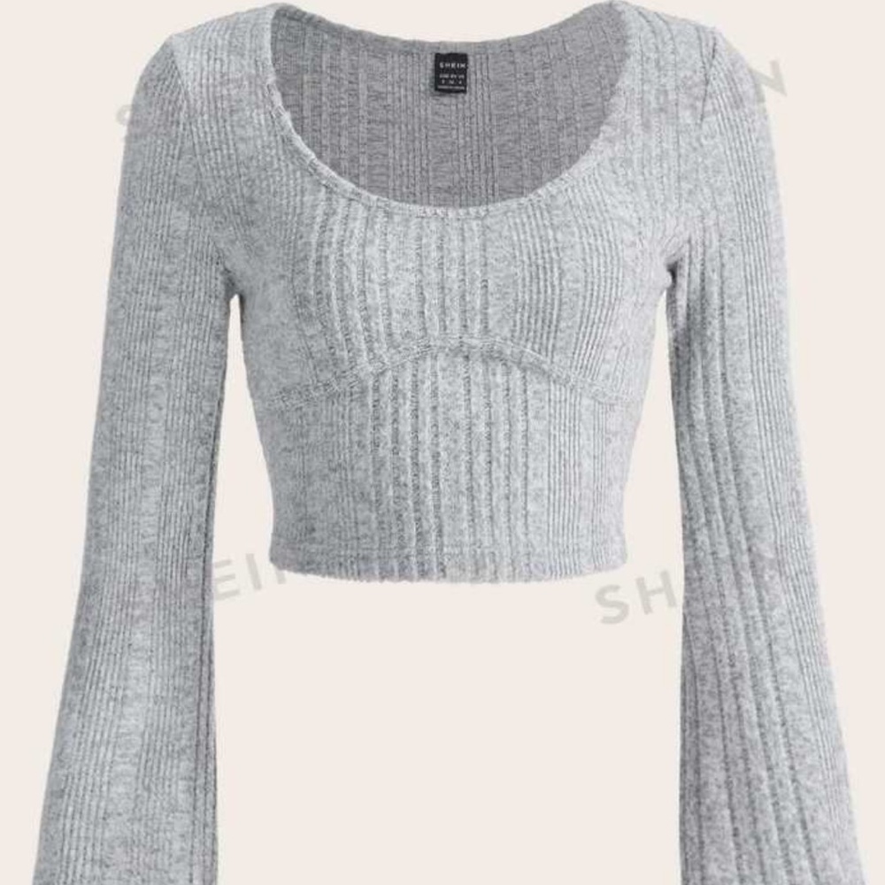 Crop top with flared sleeves